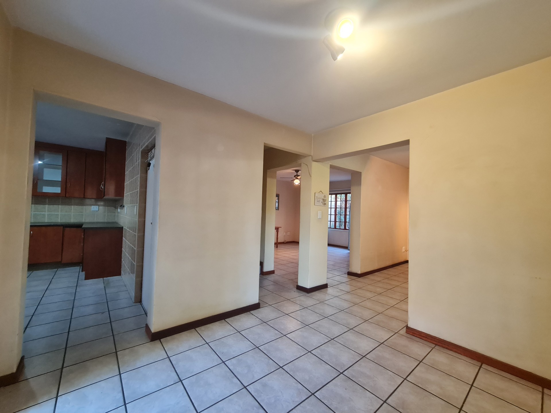 Lovely duplex in well-managed complex in sought after neighbourhood