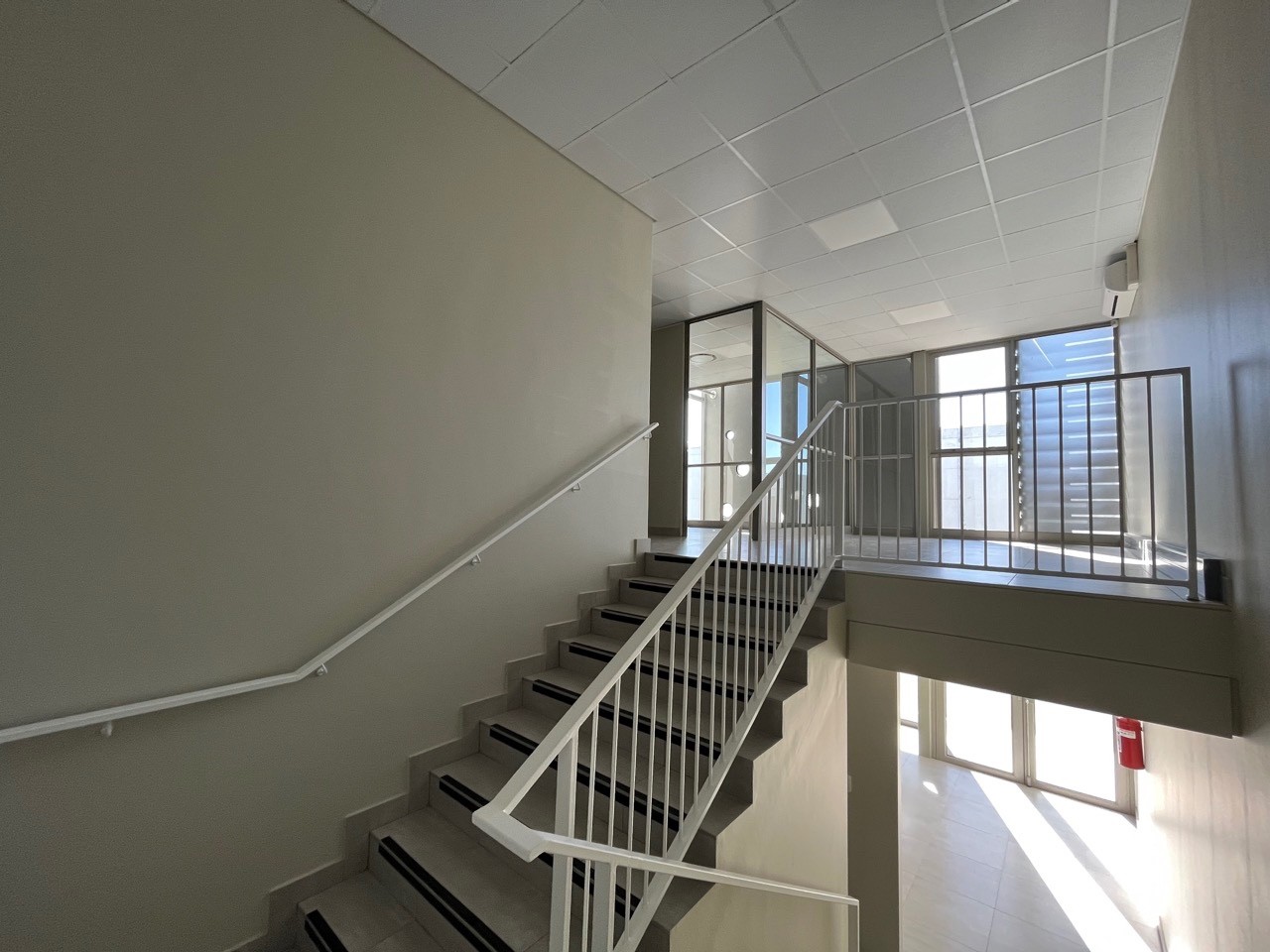 423m² Warehouse To LET in The Reserve Business Park 2