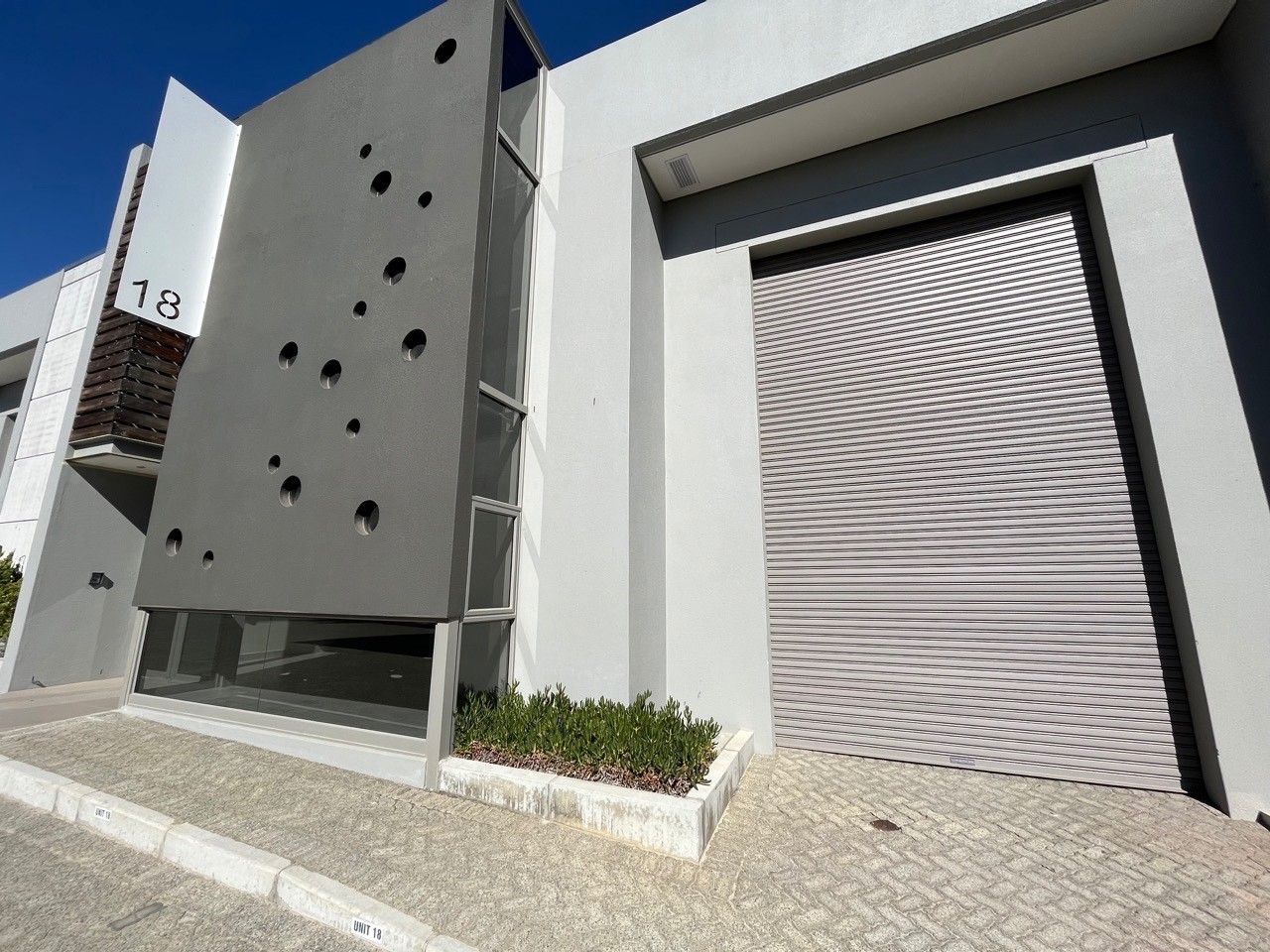 423m² Warehouse To LET in The Reserve Business Park 2