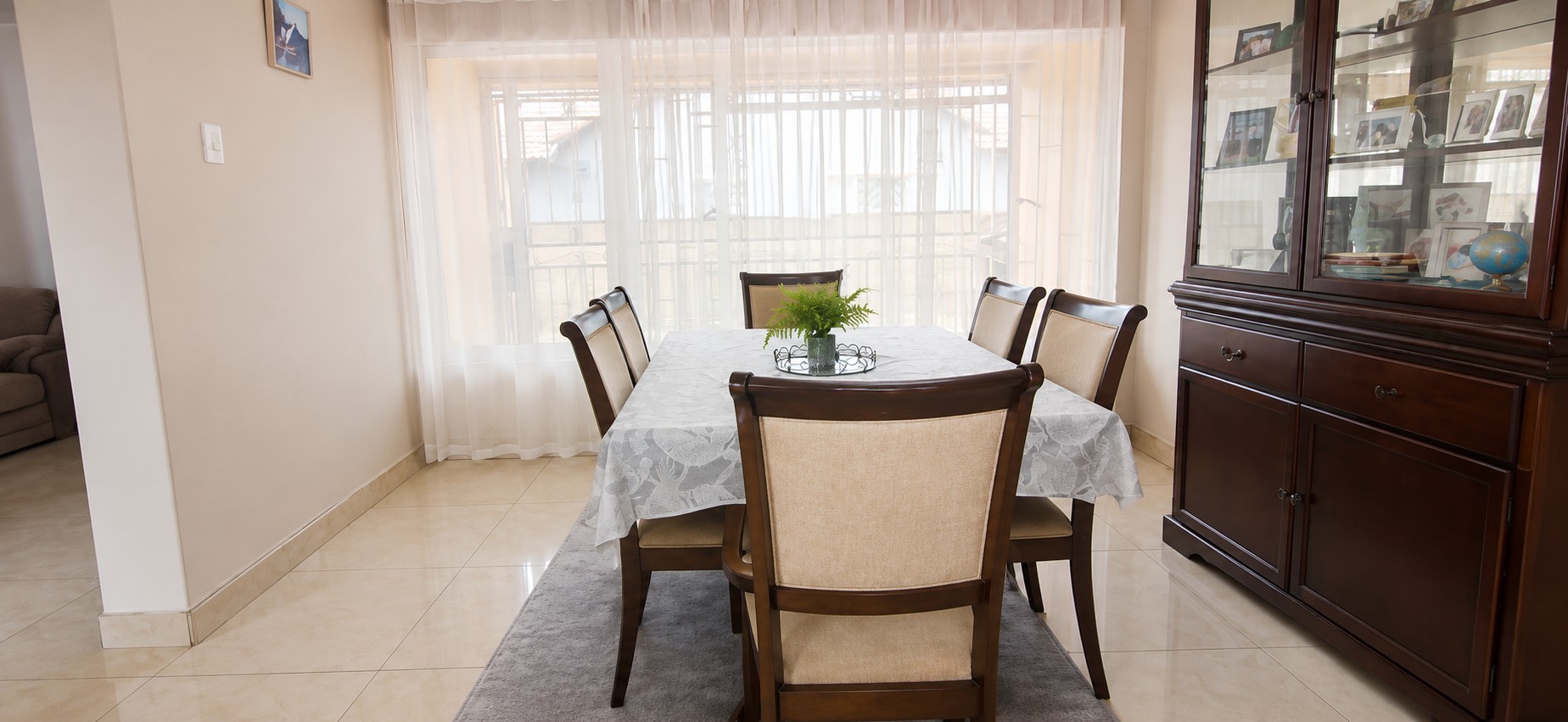 Family home in the sought after neighbourhood of Vanderbijlpark Se6!