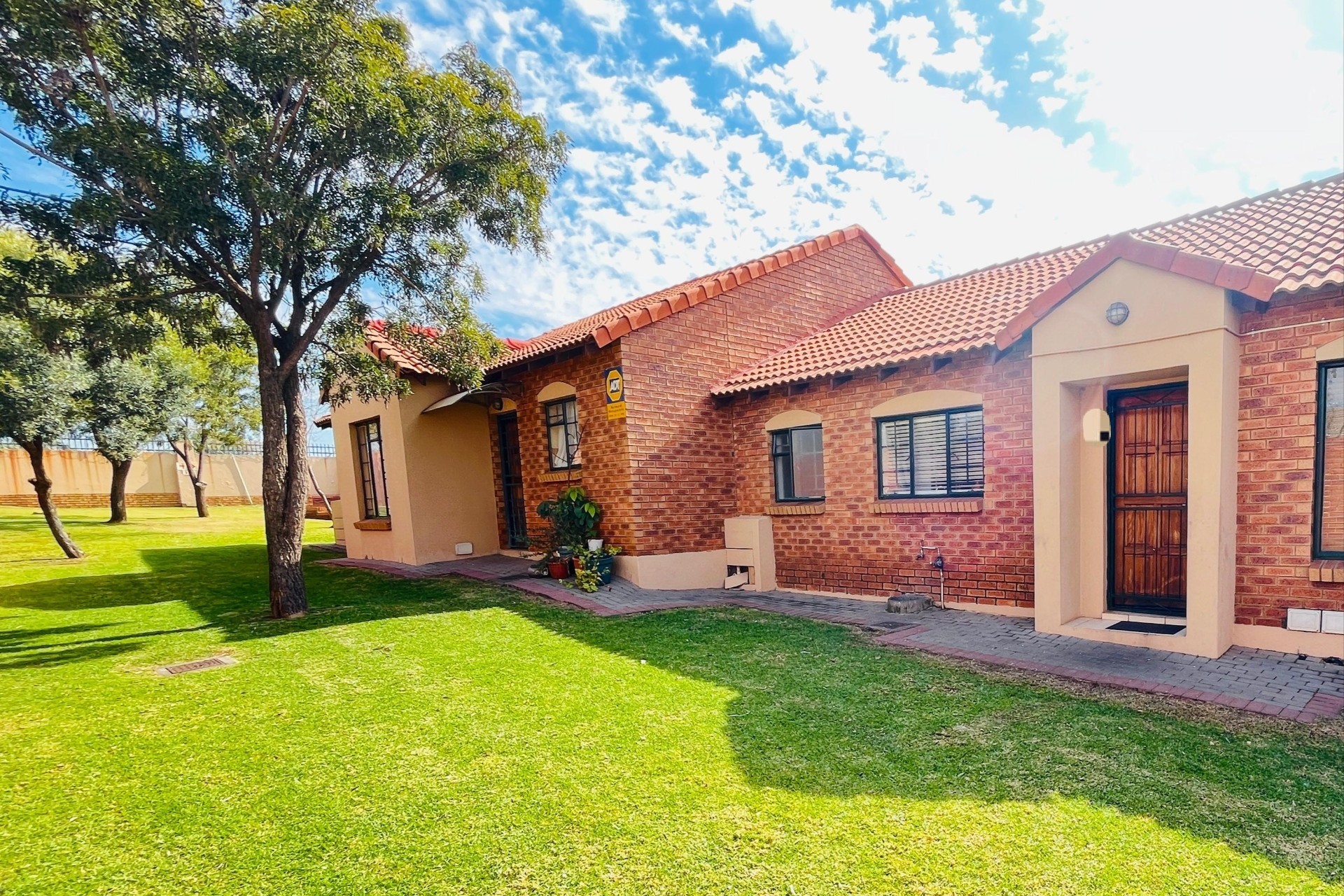 Townhouse For Sale in Monavoni, Centurion