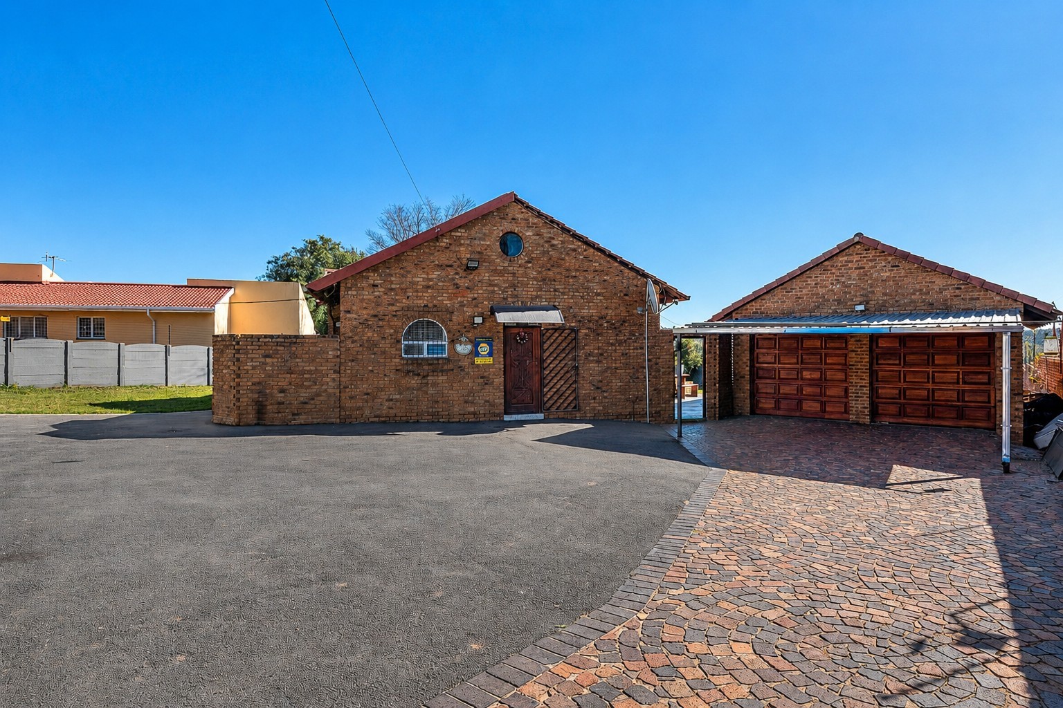 Spacious 3 Bedroom Family Home on a Massive 1,575m² Stand