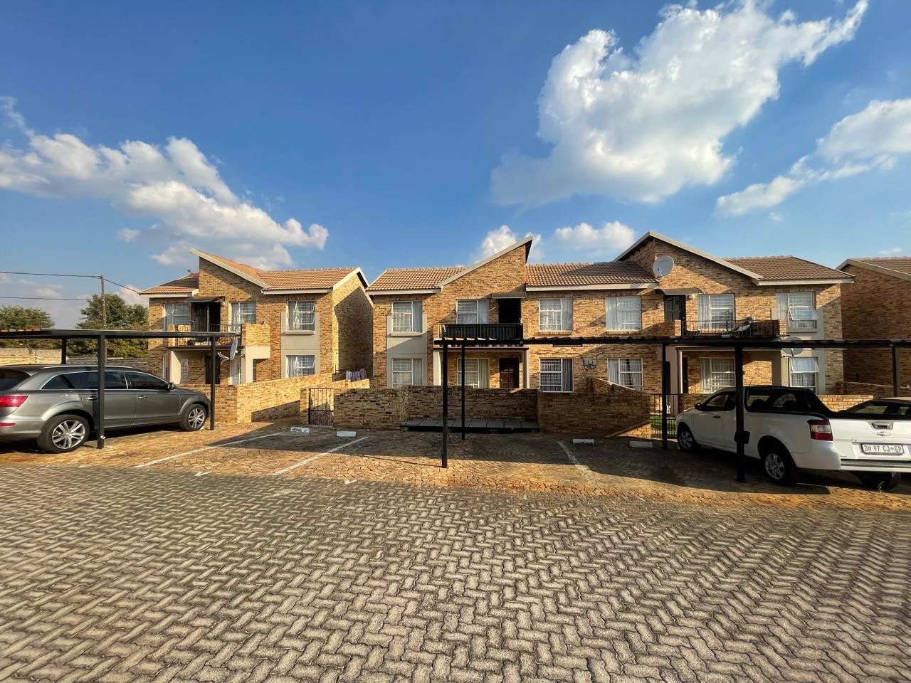 2 Bedroom,2 Bathroom Apartment 4