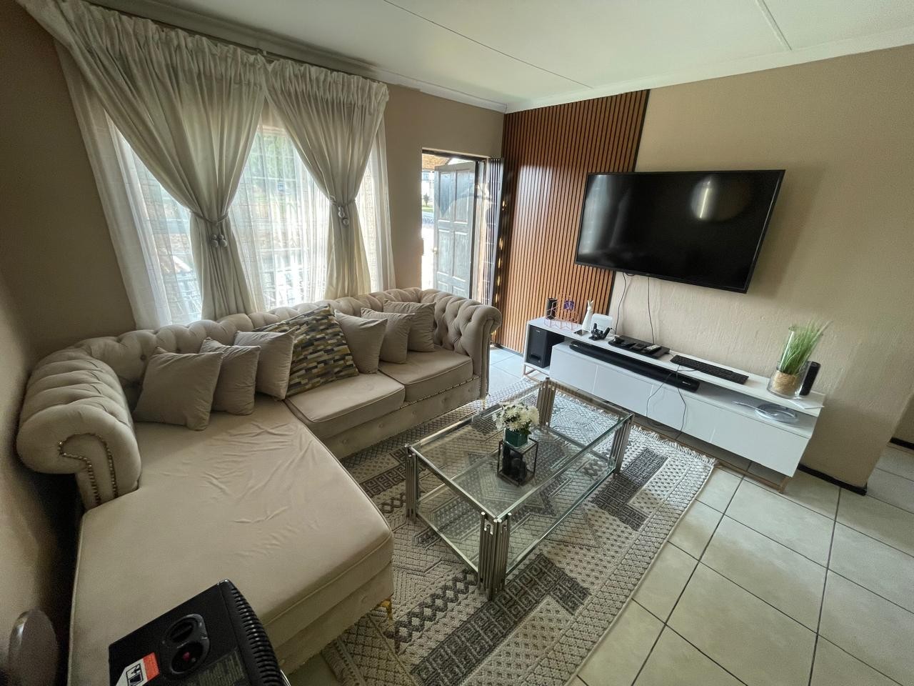 2 Bedroom,2 Bathroom Apartment
