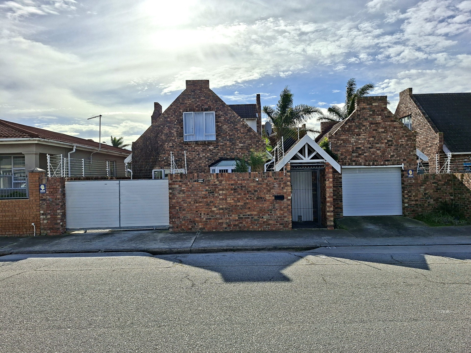 UNDER OFFER by Andre Theron Realtor / Modern Entertainer’s Home with Garage and Extra Parking