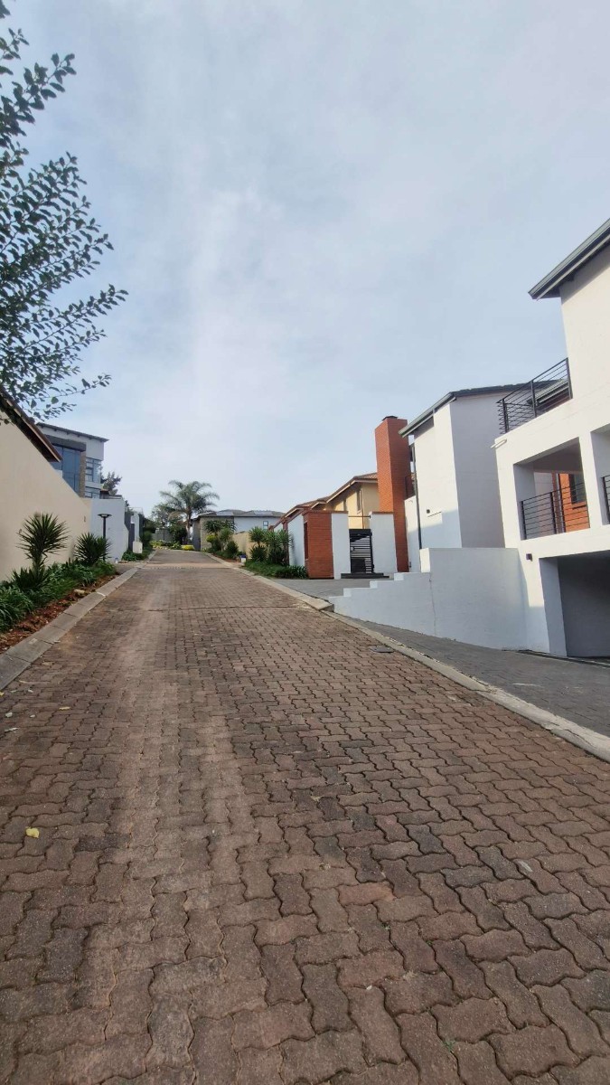 Modern Family Home in Northcliff with Exceptional Space and Potential Standard Bank Easy Sell