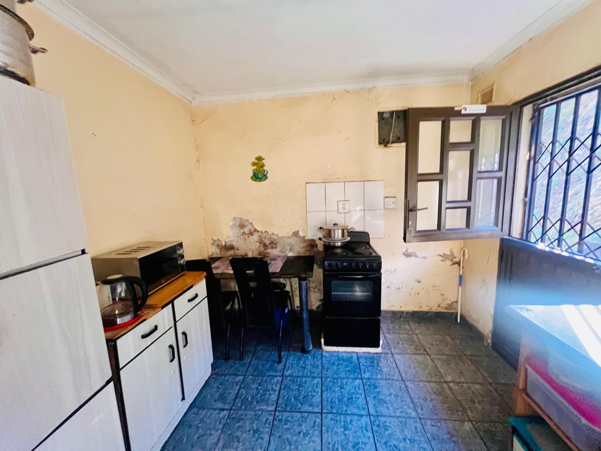 Bondable 3-bedroom house