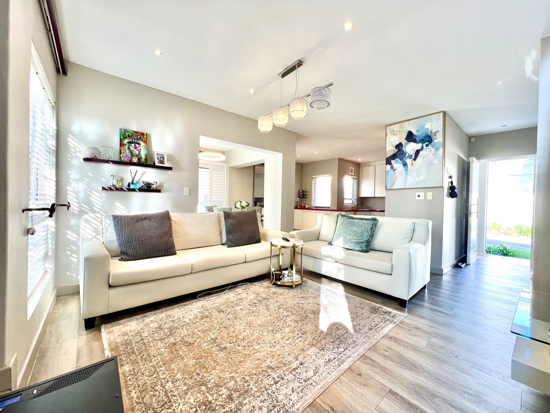 Upmarket 3 Bed Furnished Townhouse to Rent in Wendywood!