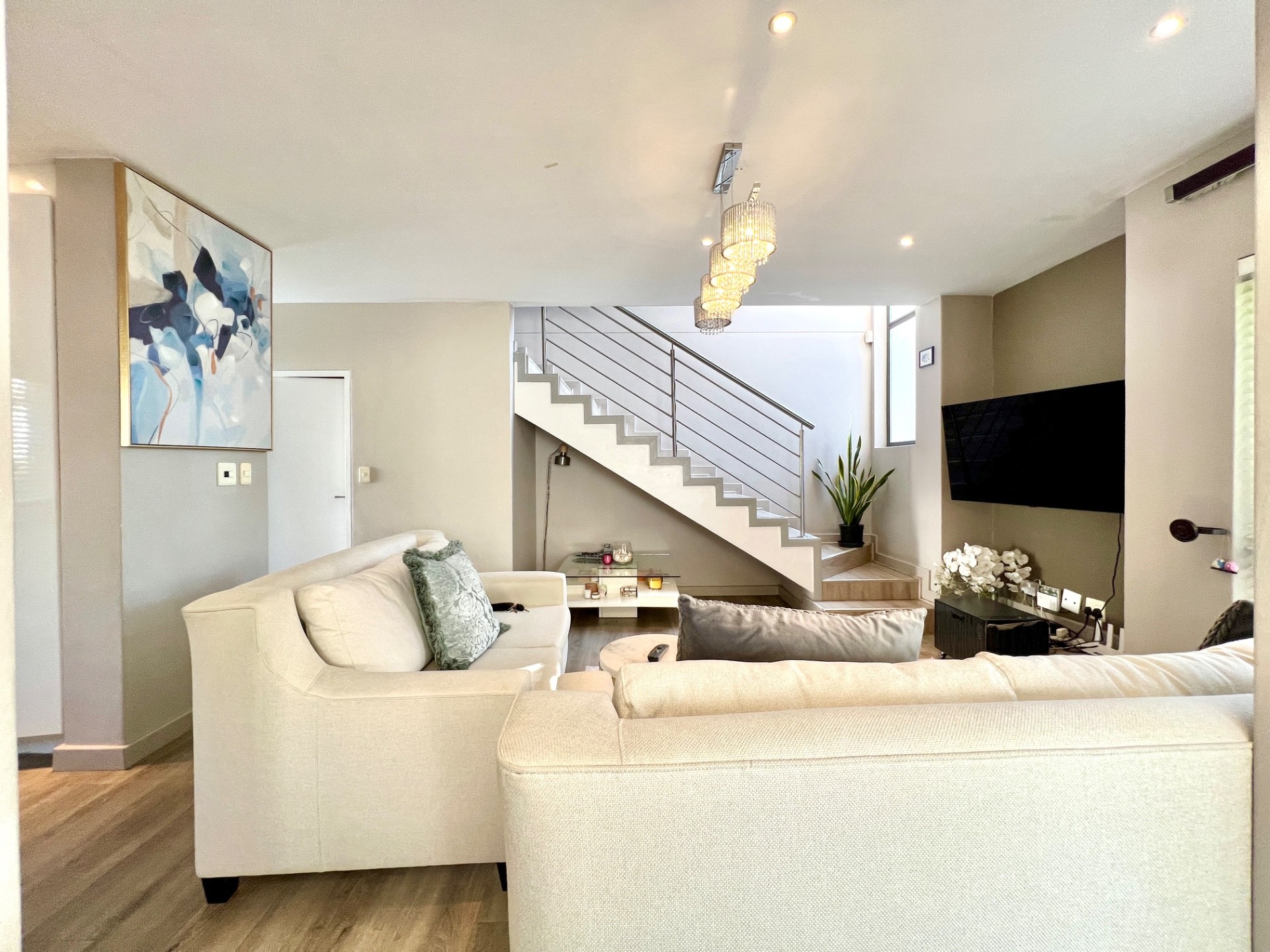 Upmarket 3 Bed Furnished Townhouse to Rent in Wendywood!