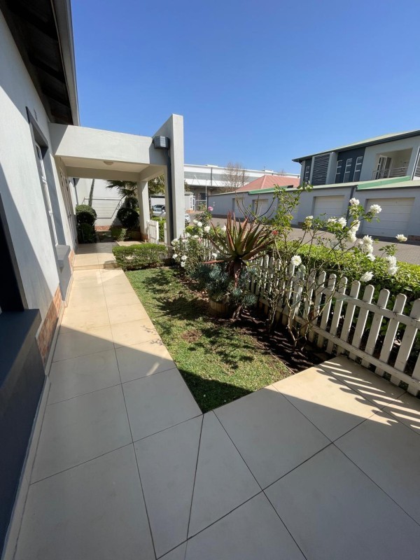Ground floor 3 bedroom simplex for Sale in secure estate.