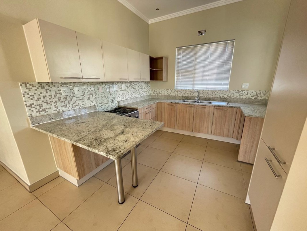 Ground floor 3 bedroom simplex for Sale in secure estate.