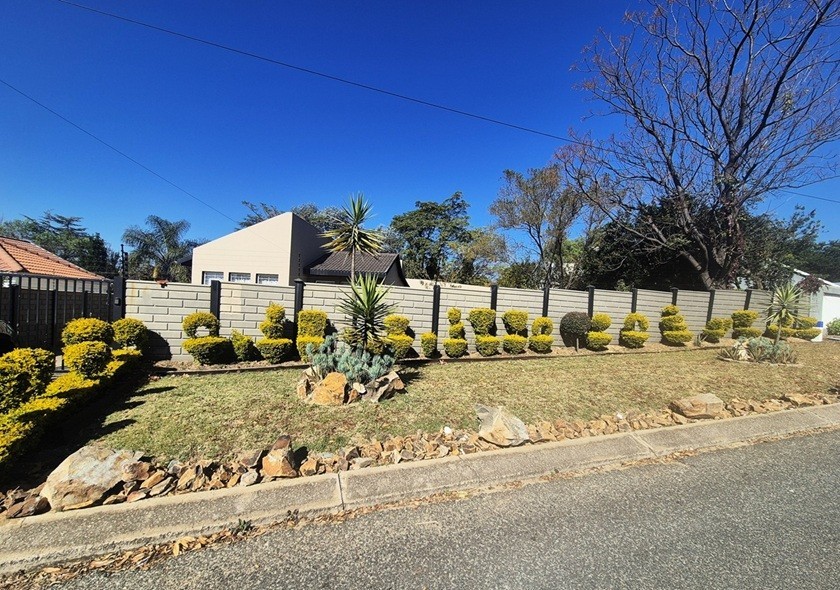 House For Sale in Bloubosrand, Randburg