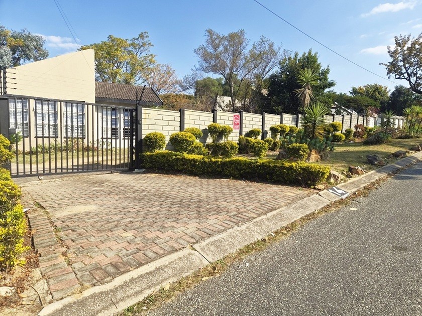 House For Sale in Bloubosrand, Randburg