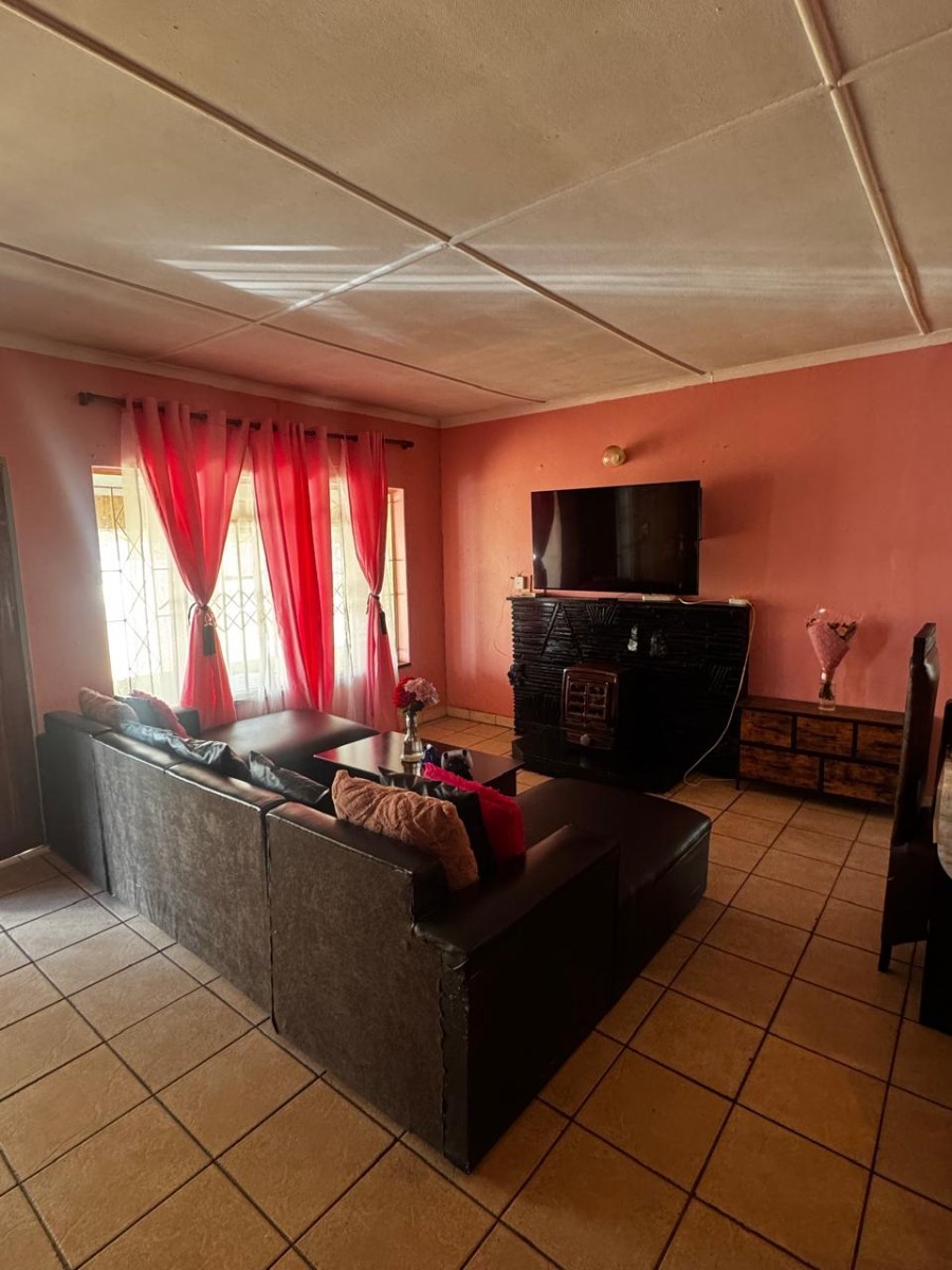 Charming Family Home in Roodepoort