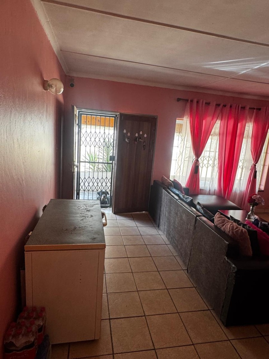Charming Family Home in Roodepoort