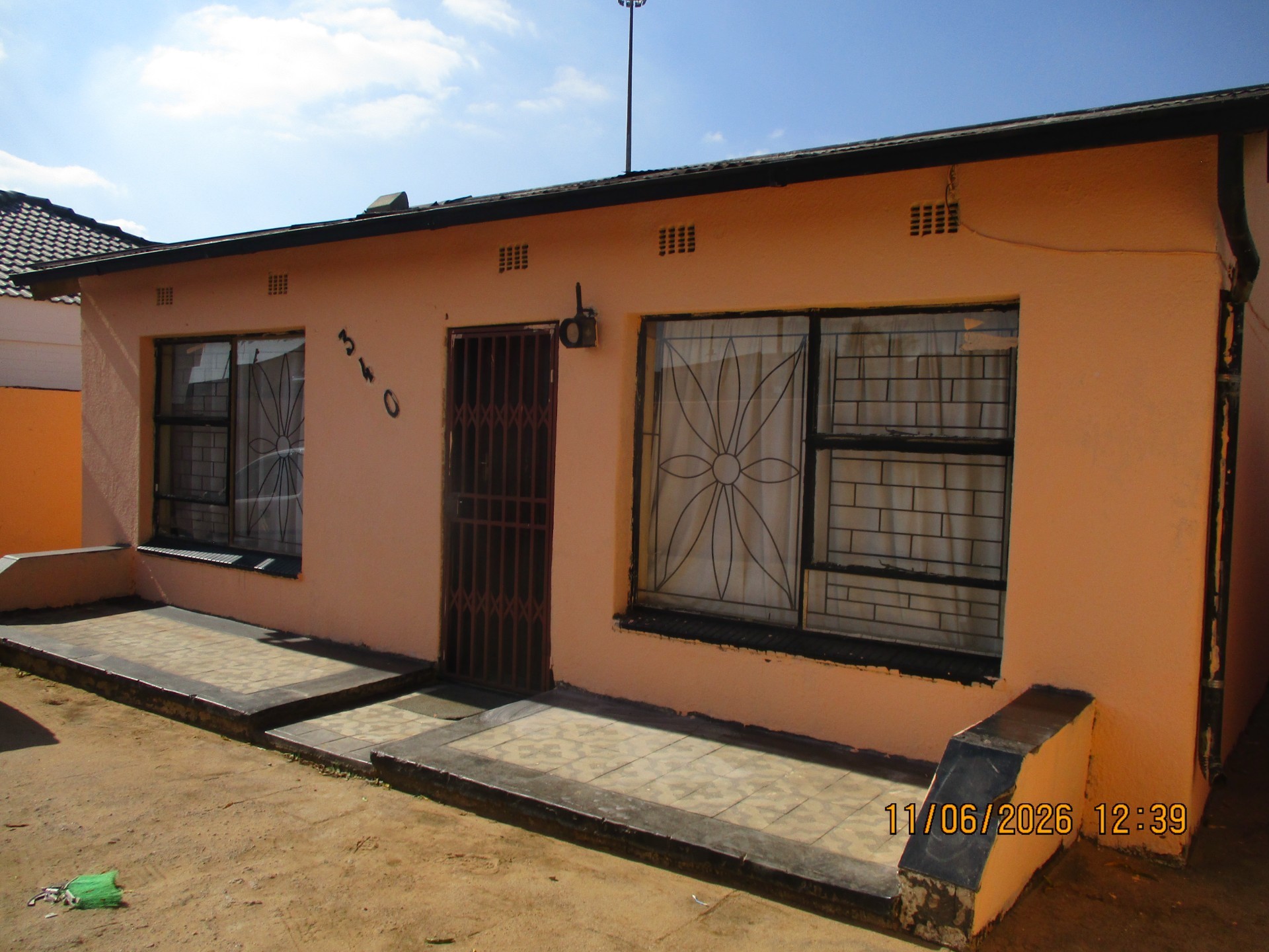 House For Sale in Tembisa