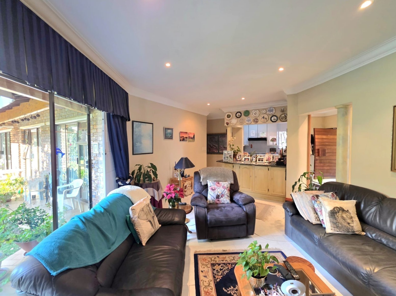 Charming Family Home In Lovely Surrounds With Versatile Cottage