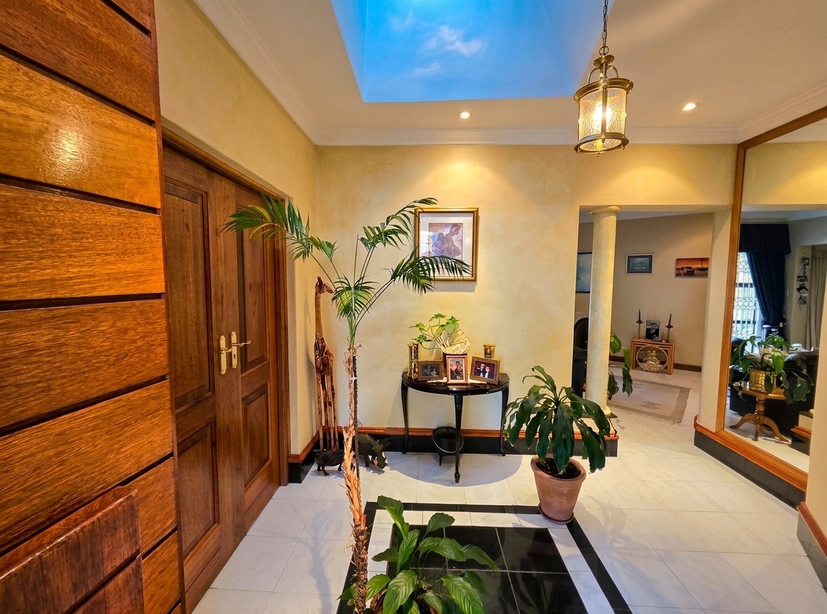 Charming Family Home In Lovely Surrounds With Versatile Cottage