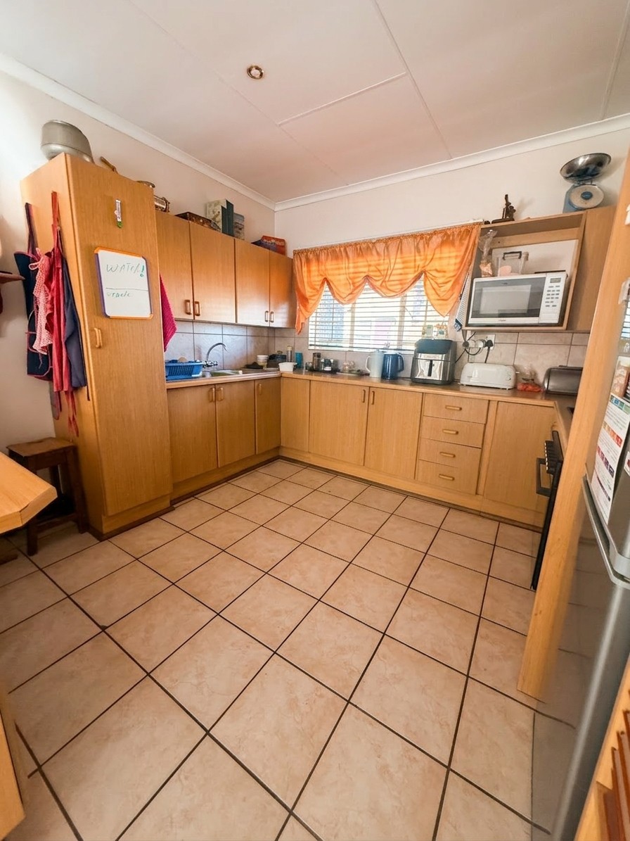 3 Bedroom Townhouse for Sale in Ermelo (CBD)