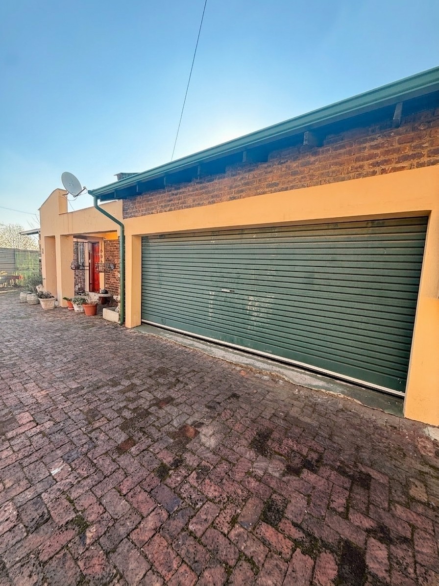 3 Bedroom Townhouse for Sale in Ermelo (CBD)