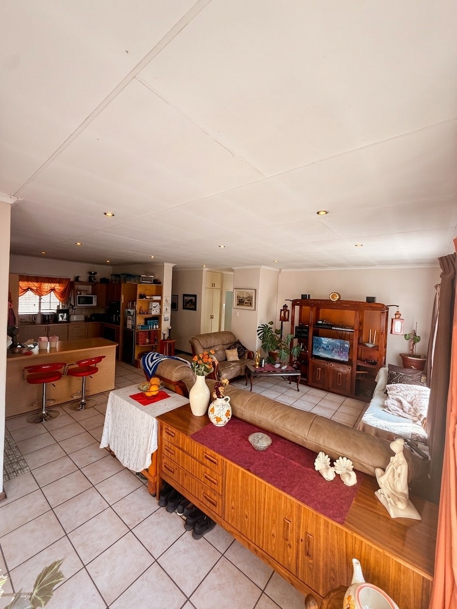 3 Bedroom Townhouse for Sale in Ermelo (CBD)
