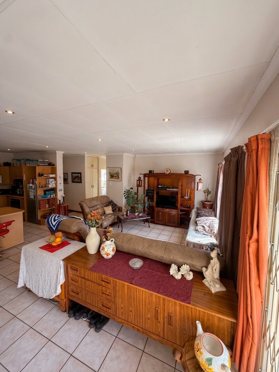3 Bedroom Townhouse for Sale in Ermelo (CBD)