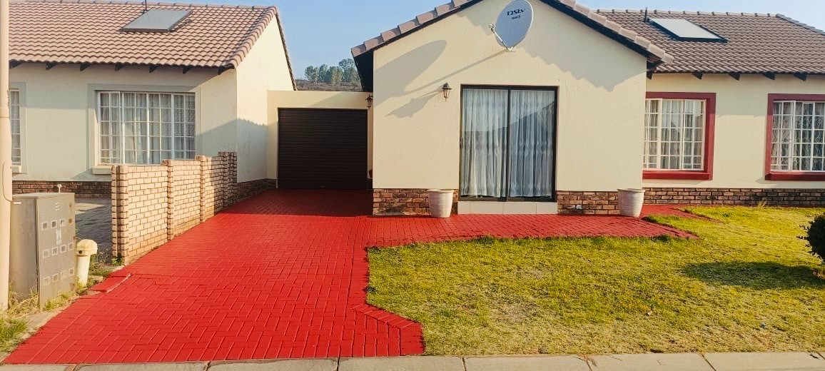 3 Bedroom House For Sale in Magaliesberg Country Estate, Amandasig, Akasia