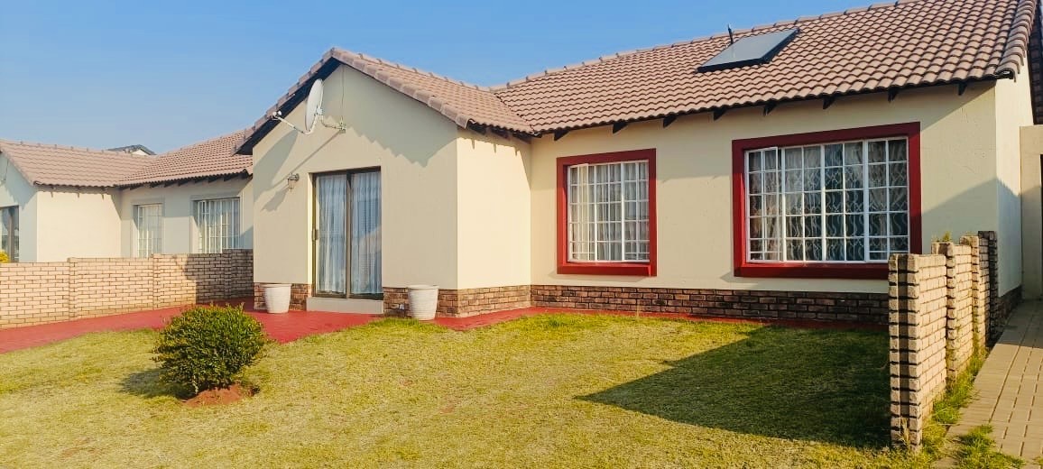 3 Bedroom House For Sale in Magaliesberg Country Estate, Amandasig, Akasia