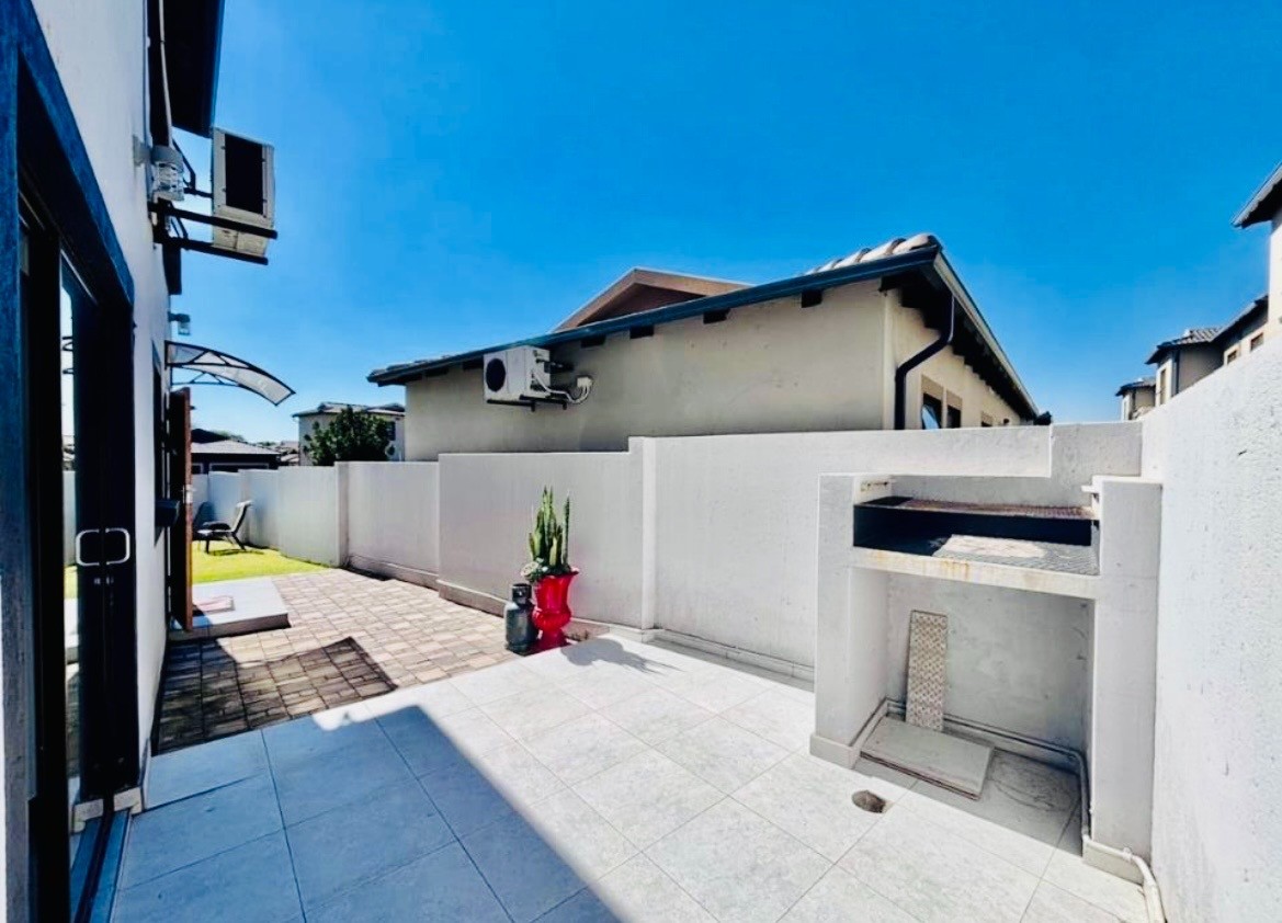 3 Bedroom House For Sale in Magaliesberg Country Estate, Amandasig, Akasia