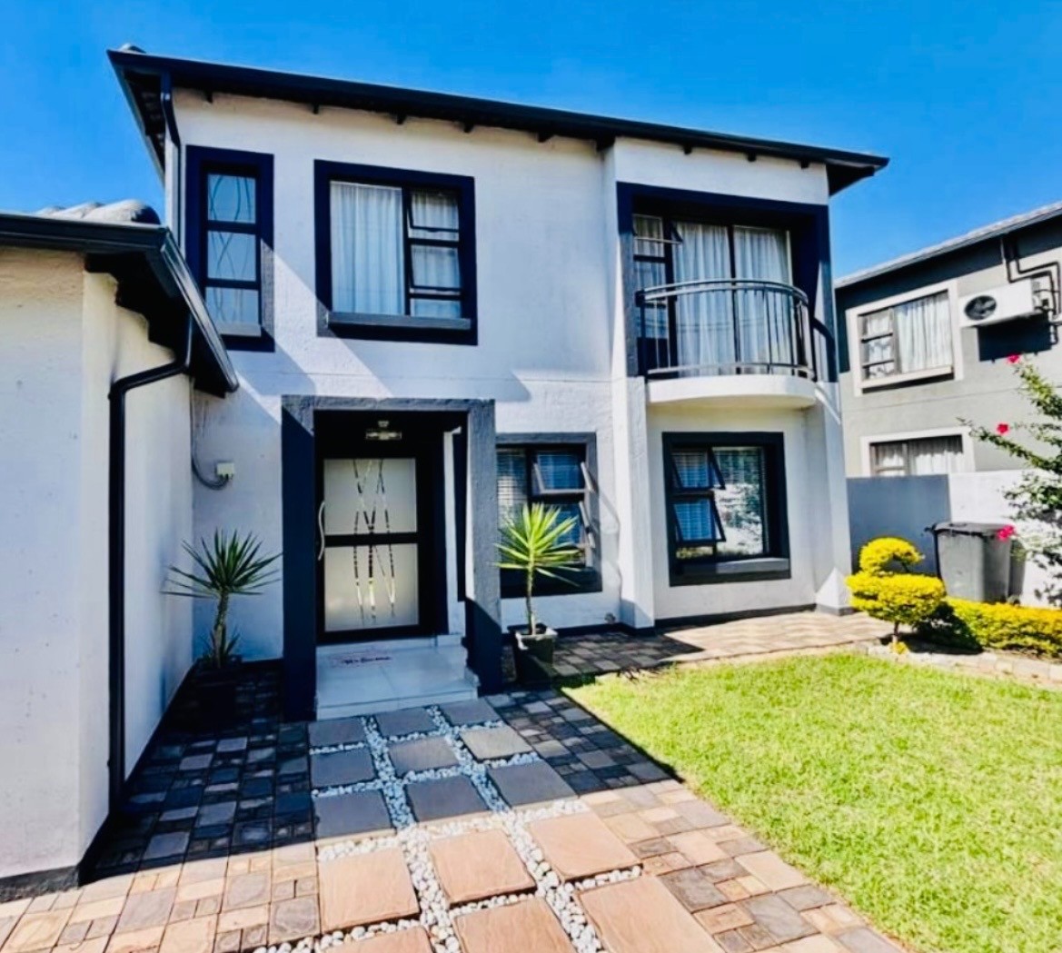 3 Bedroom House For Sale in Magaliesberg Country Estate, Amandasig, Akasia