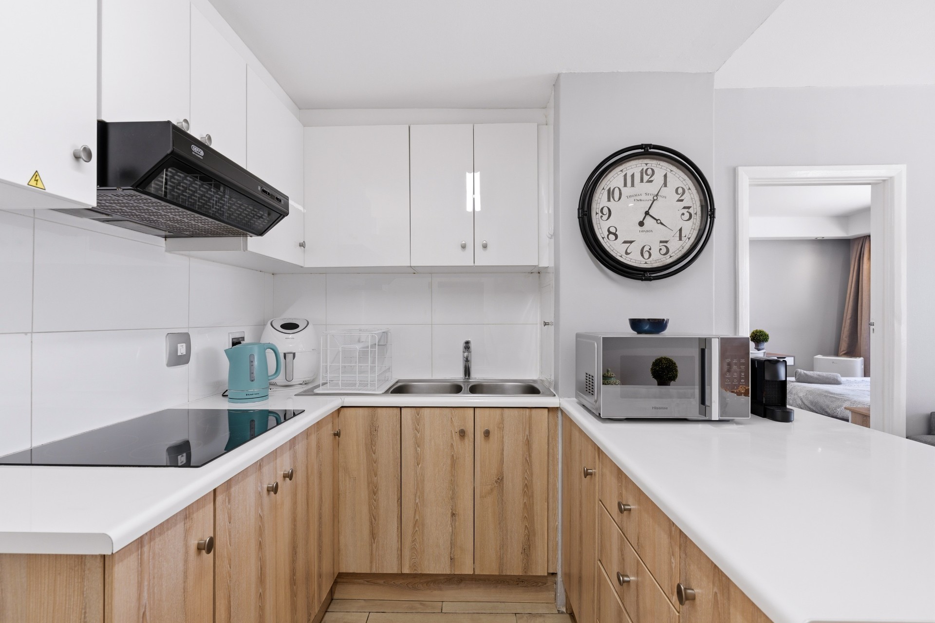 Modern 1 Bedroom Apartment in the Heart of Sea Point