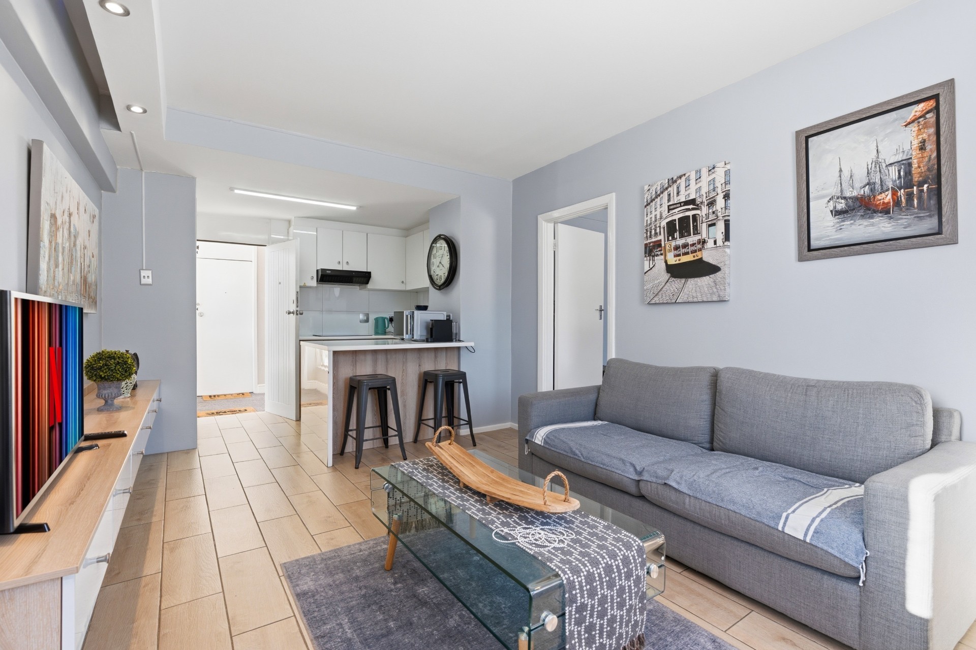 Modern 1 Bedroom Apartment in the Heart of Sea Point