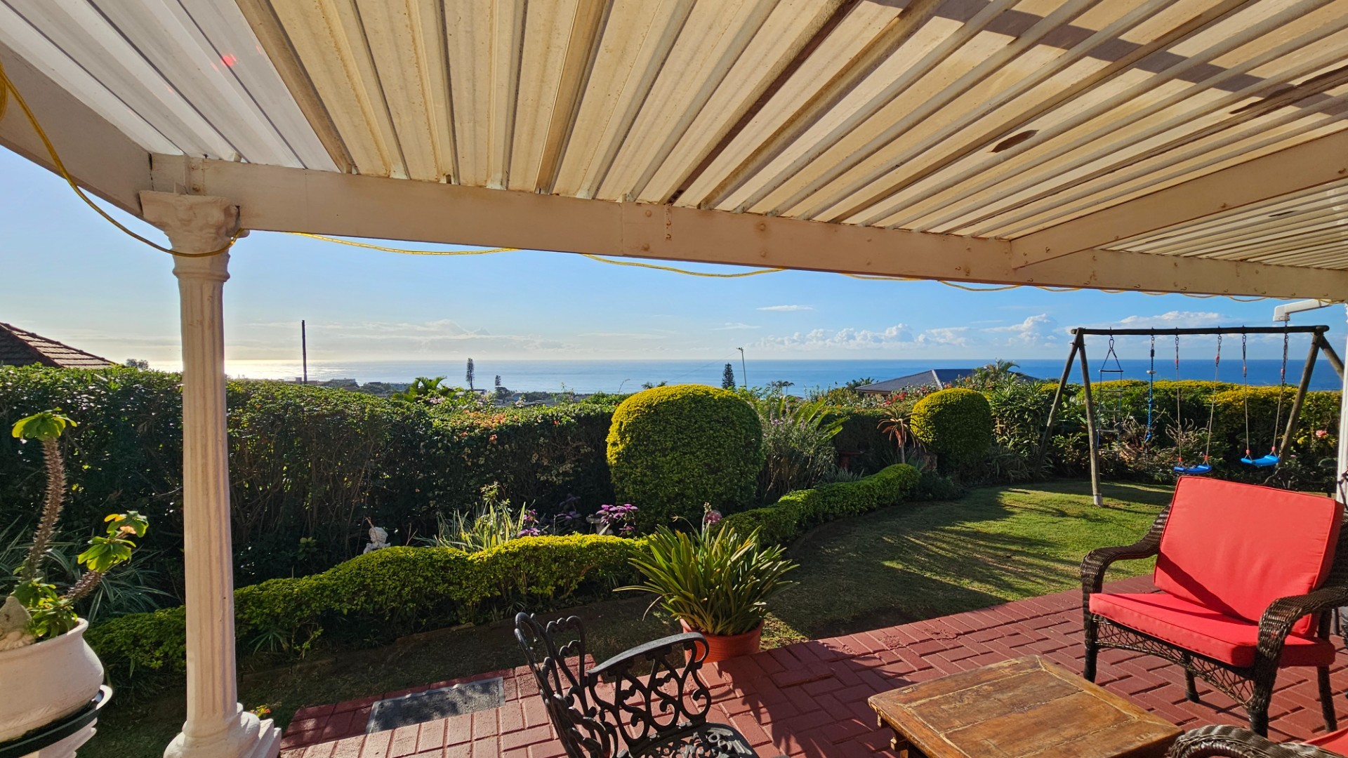 Exceptional Coastal Property with Sea Views - Fully Furnished Home and Income-Generating Flatlets