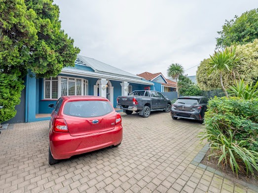Beautiful free-Standing Character Home in the Heart of Observatory