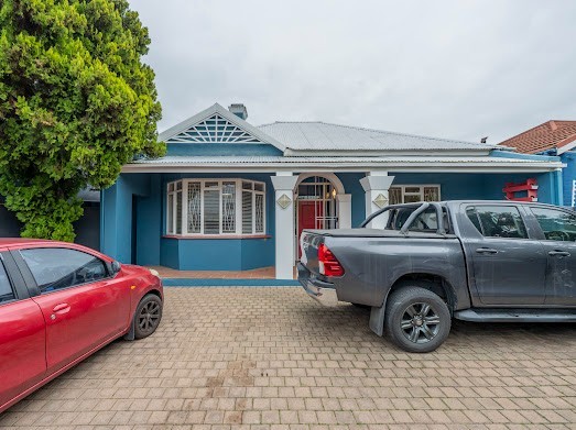 Beautiful free-Standing Character Home in the Heart of Observatory