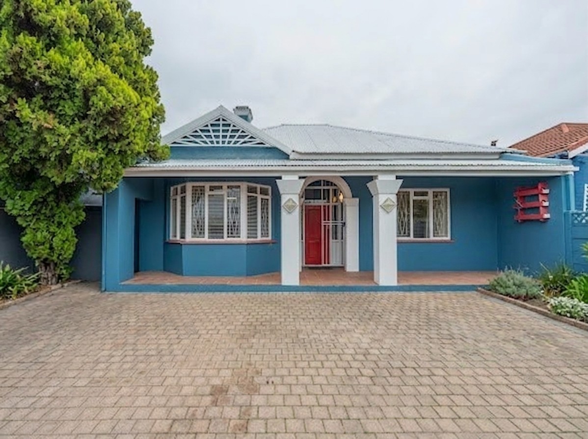 Beautiful free-Standing Character Home in the Heart of Observatory