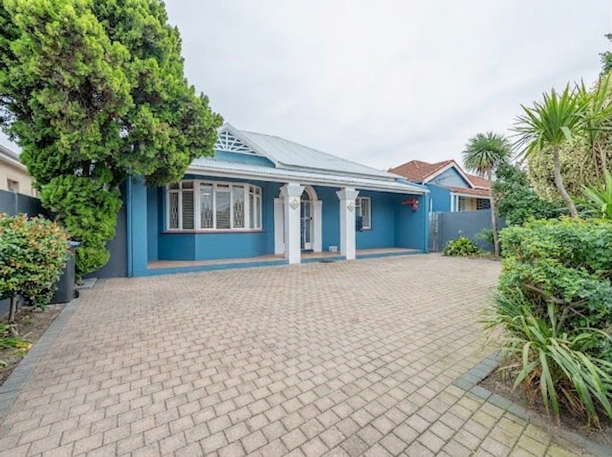Beautiful free-Standing Character Home in the Heart of Observatory