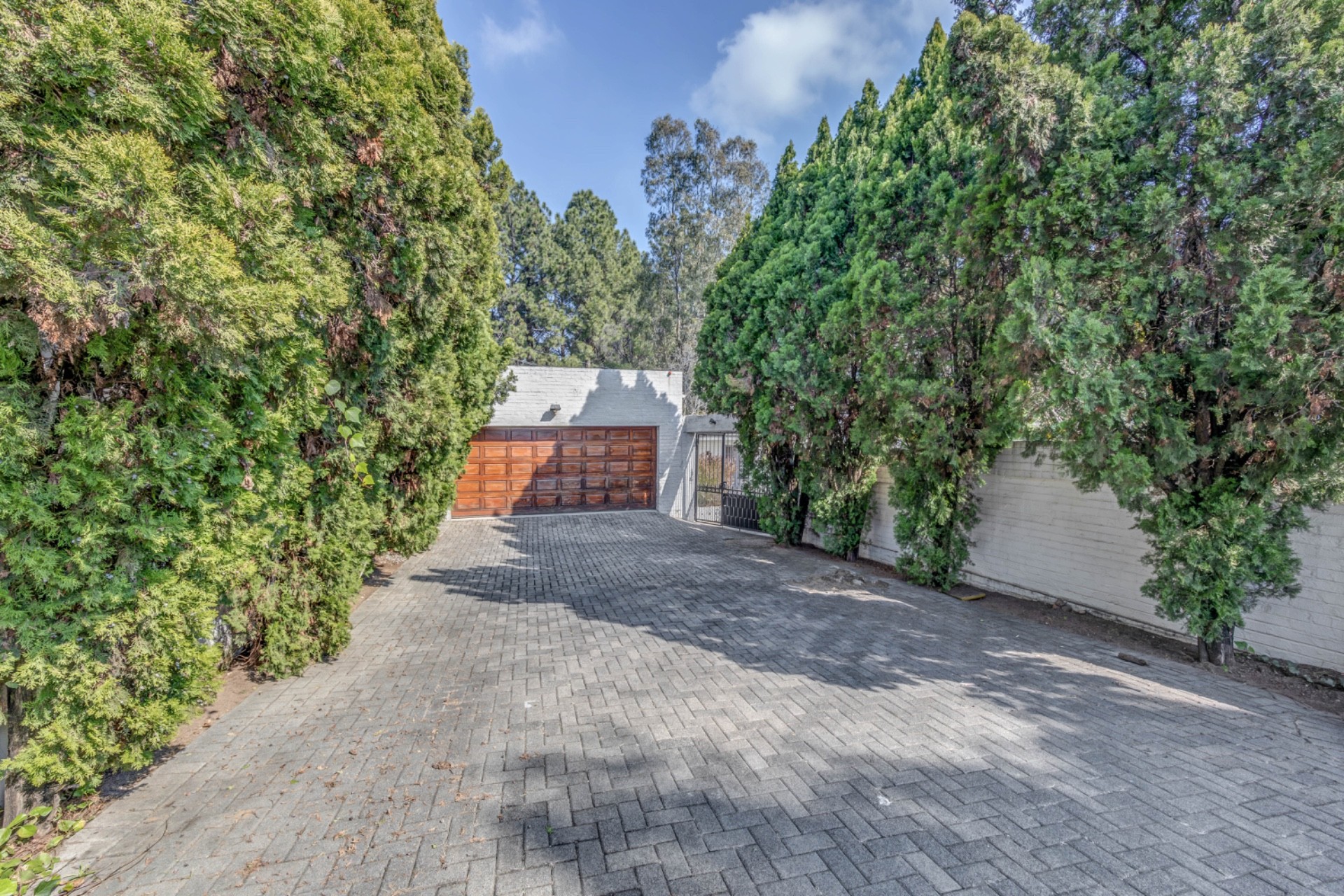 STUNNING FAMILY HOME IN BRYANSTON