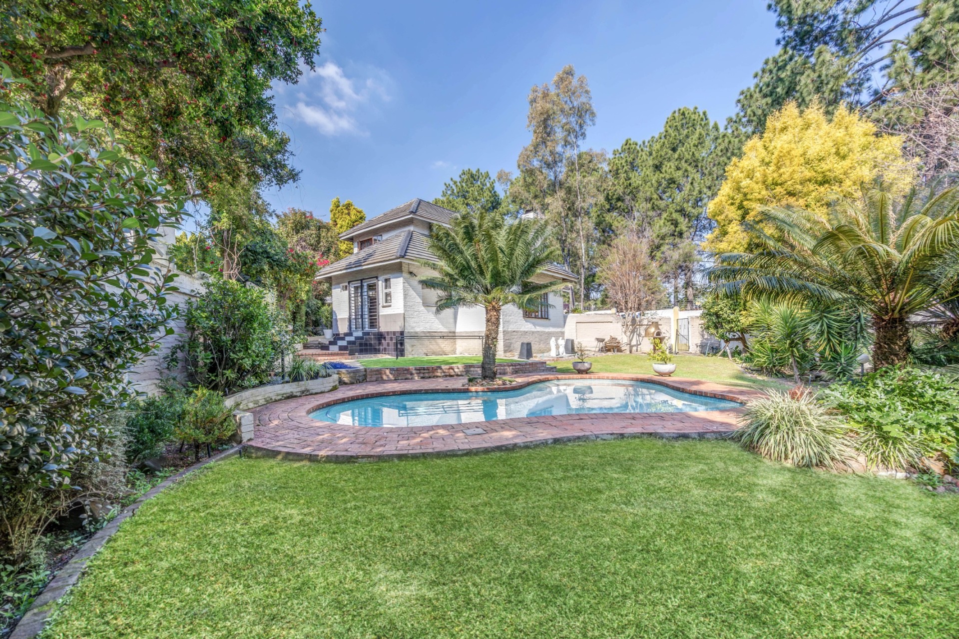 STUNNING FAMILY HOME IN BRYANSTON