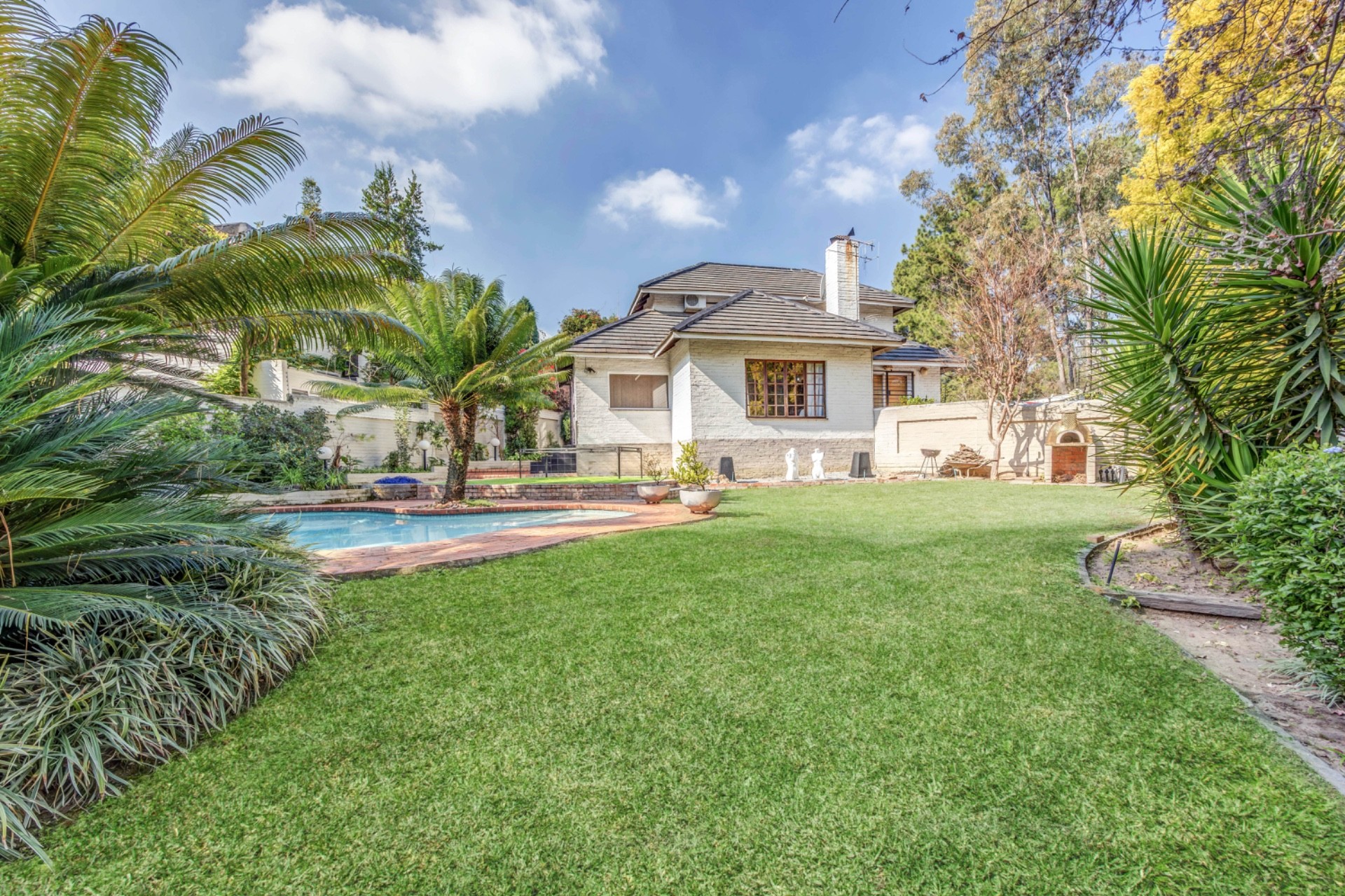STUNNING FAMILY HOME IN BRYANSTON