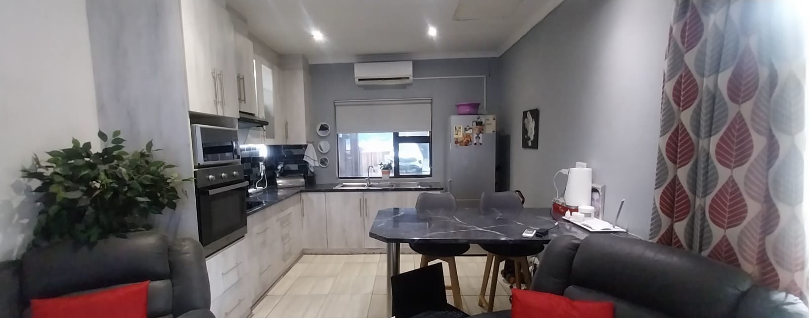 Beautiful family home with income-generating flat in the sought-after suburb of Cassandra.