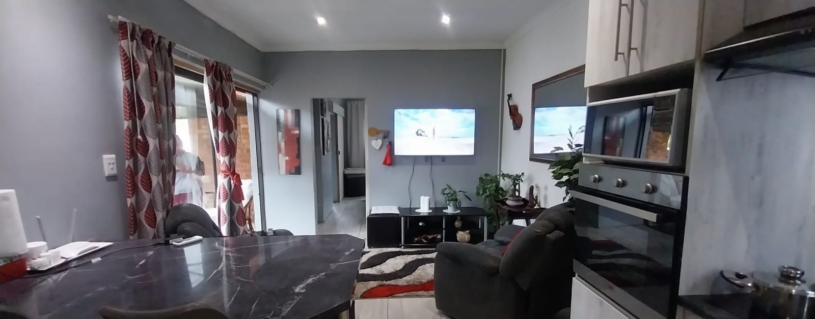 Beautiful family home with income-generating flat in the sought-after suburb of Cassandra.