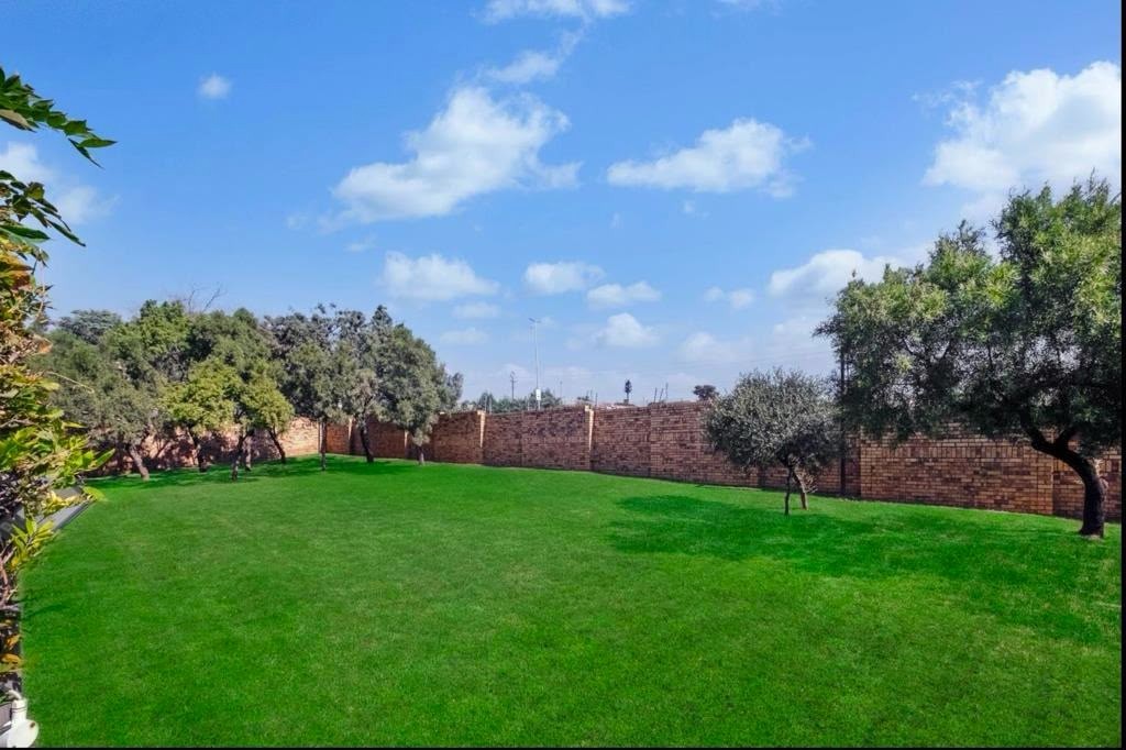 TOWNHOUSE FOR SALE IN BELLAIRSPARK-NORTHRIDING