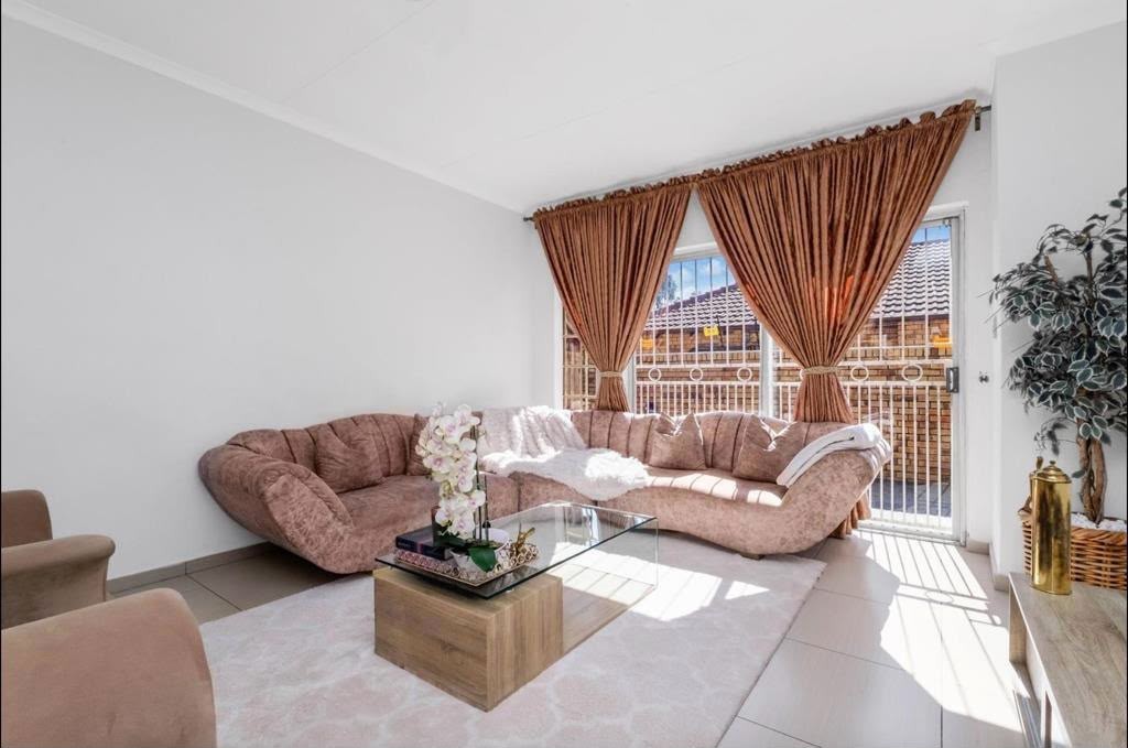TOWNHOUSE FOR SALE IN BELLAIRSPARK-NORTHRIDING