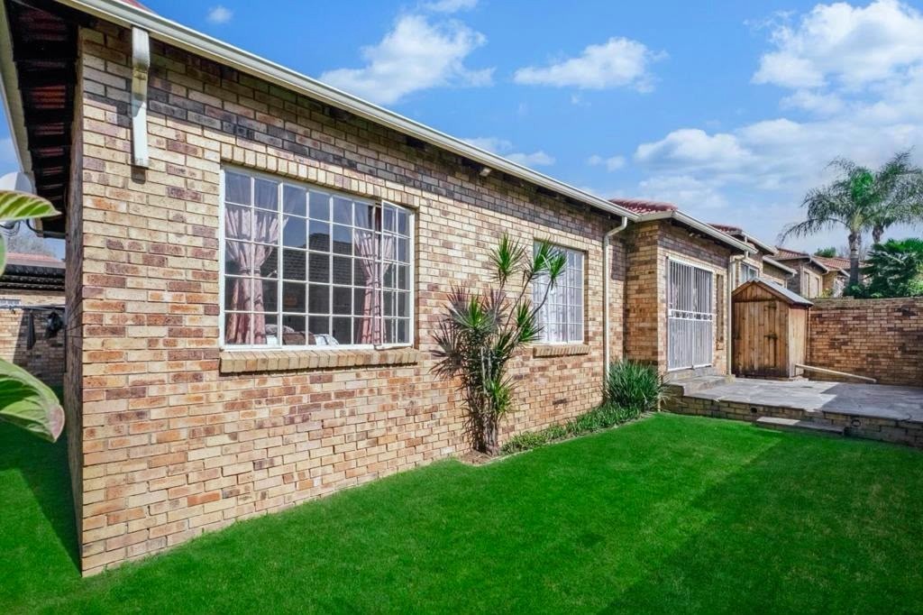 TOWNHOUSE FOR SALE IN BELLAIRSPARK-NORTHRIDING