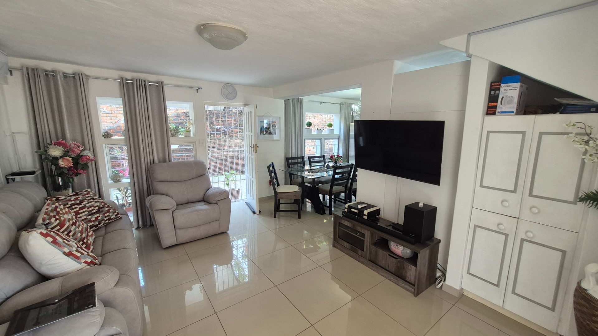 Stunning Coastal Complex For Sale in Amanzimtoti, KwaZulu Natal
