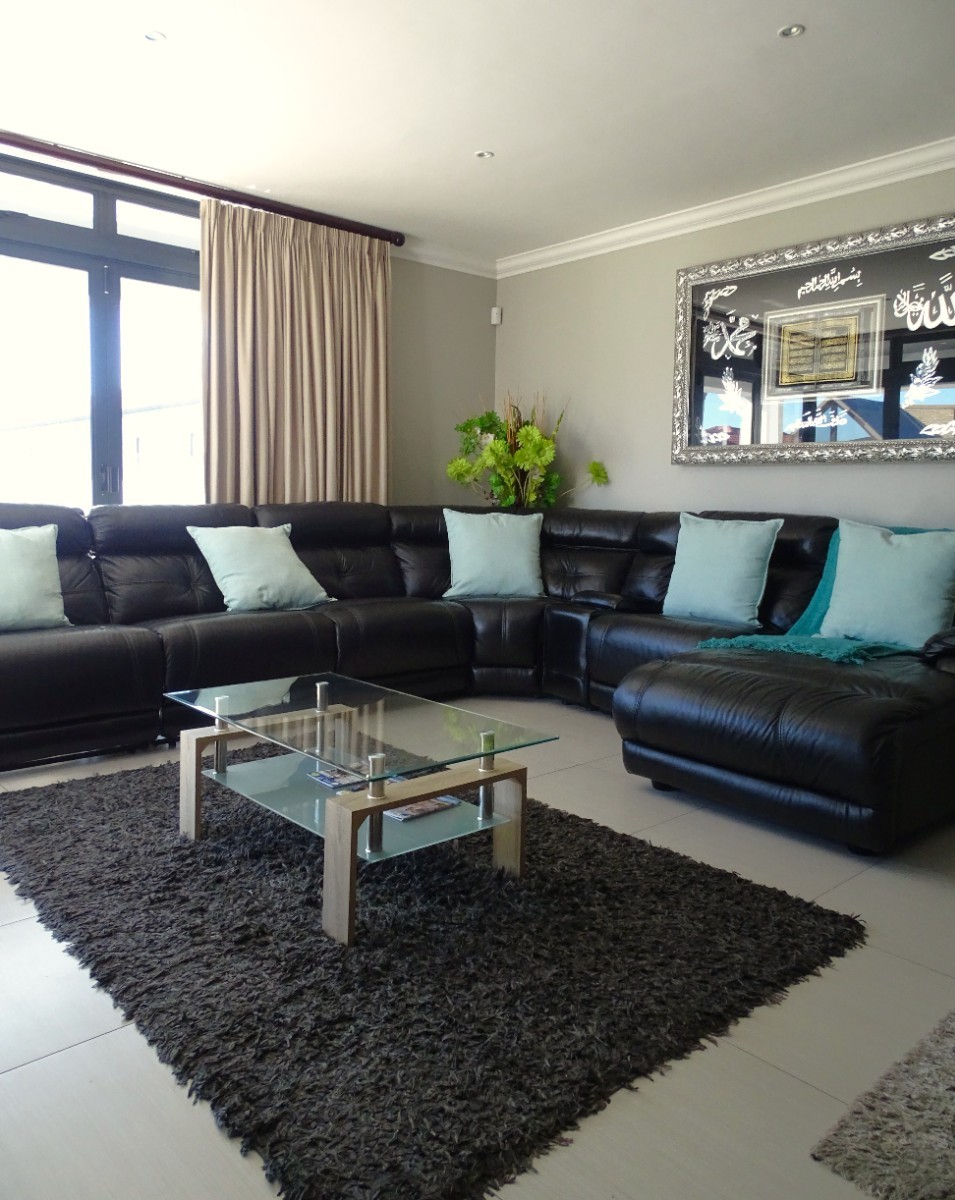 Spacious Family Living with Pool and partial Sea Views