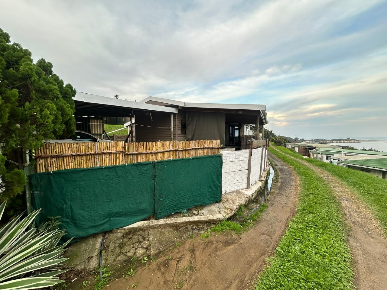 SIMPLISTIC COASTAL LIFESTYLE YOU DESERVE - GLEN EDEN!