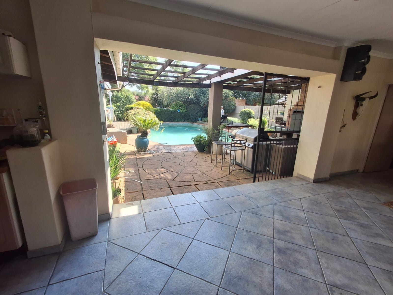 A very big home on a large stand in secure suburb of Buurendal