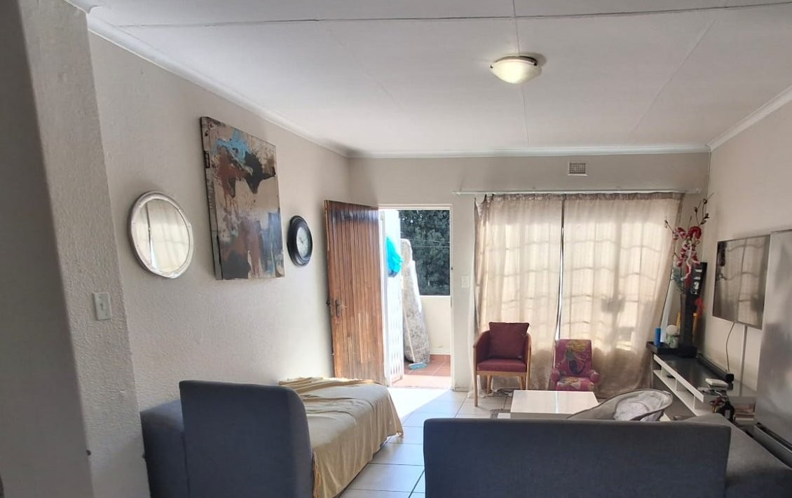 2 Bedroom apartment in Edenglen Complex